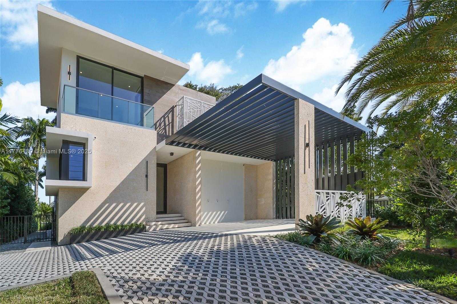 Small Image of 5825 ALTON RD, Miami Beach Number 2