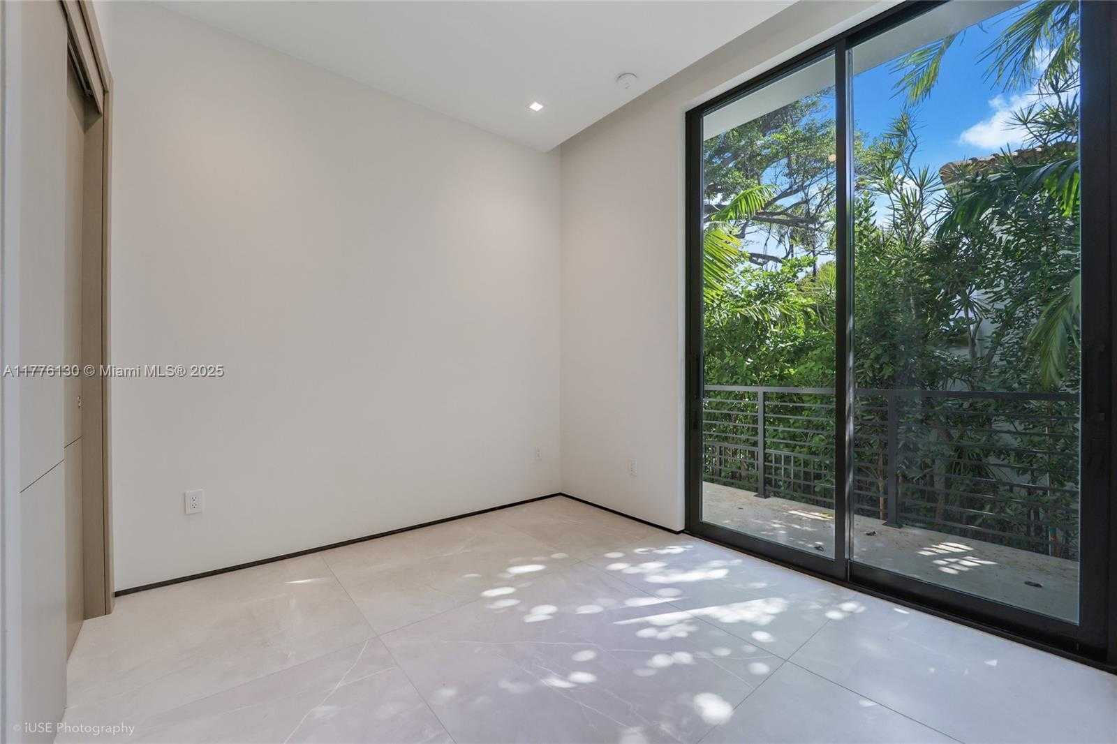 Small Image of 5825 ALTON RD, Miami Beach Number 20