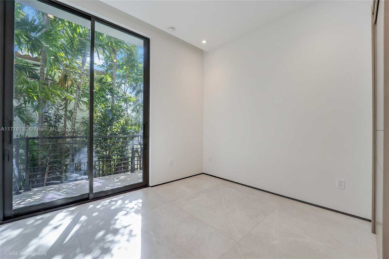 Small Image of 5825 ALTON RD, Miami Beach Number 21