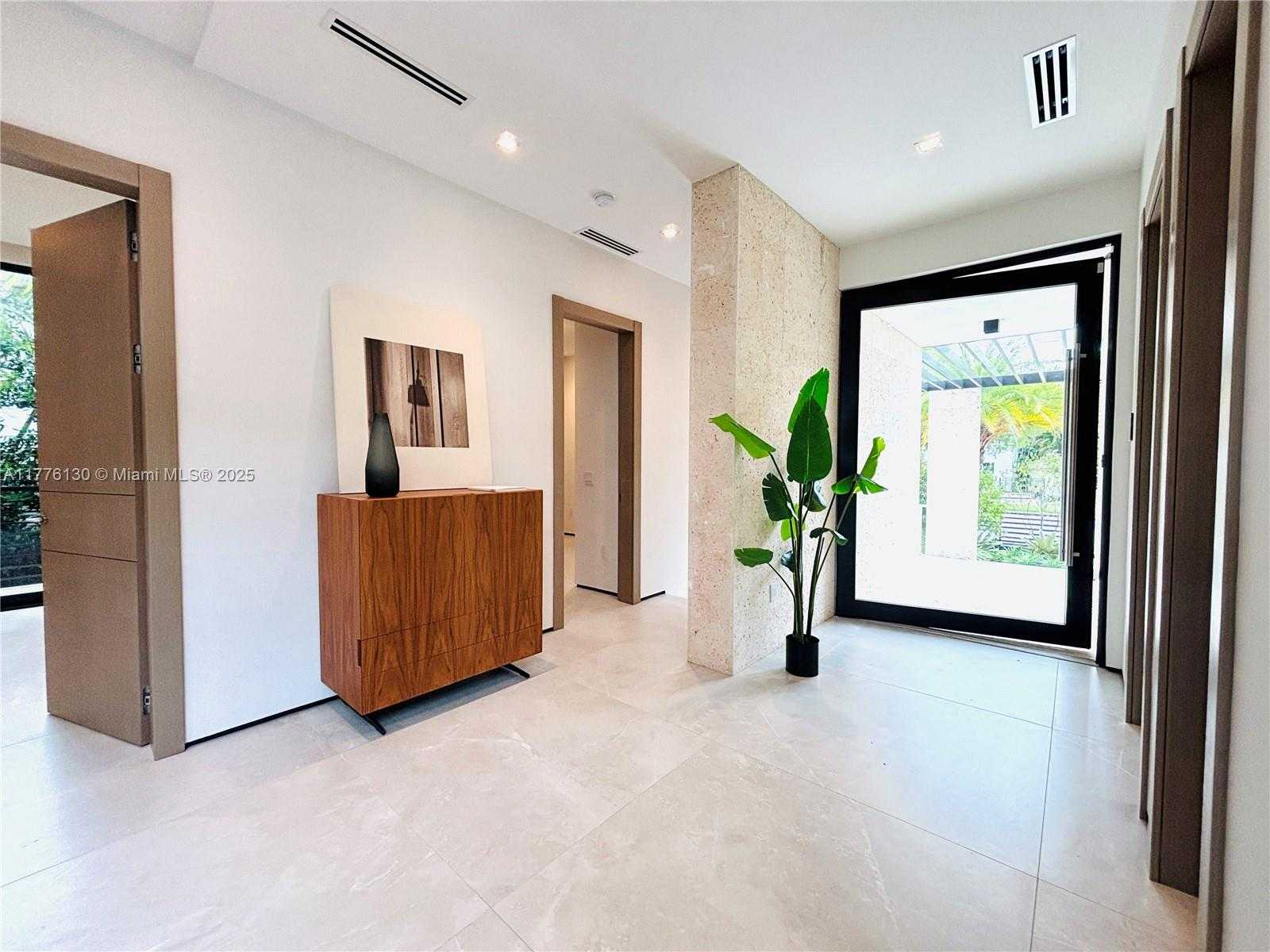 Small Image of 5825 ALTON RD, Miami Beach Number 23