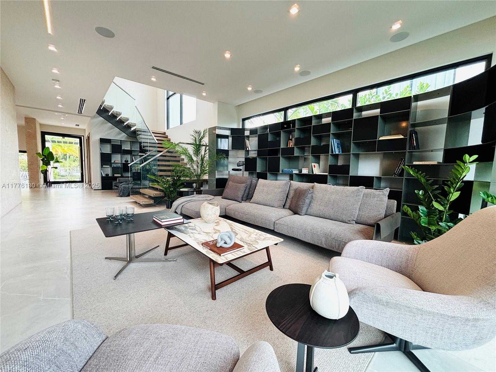 Small Image of 5825 ALTON RD, Miami Beach Number 6