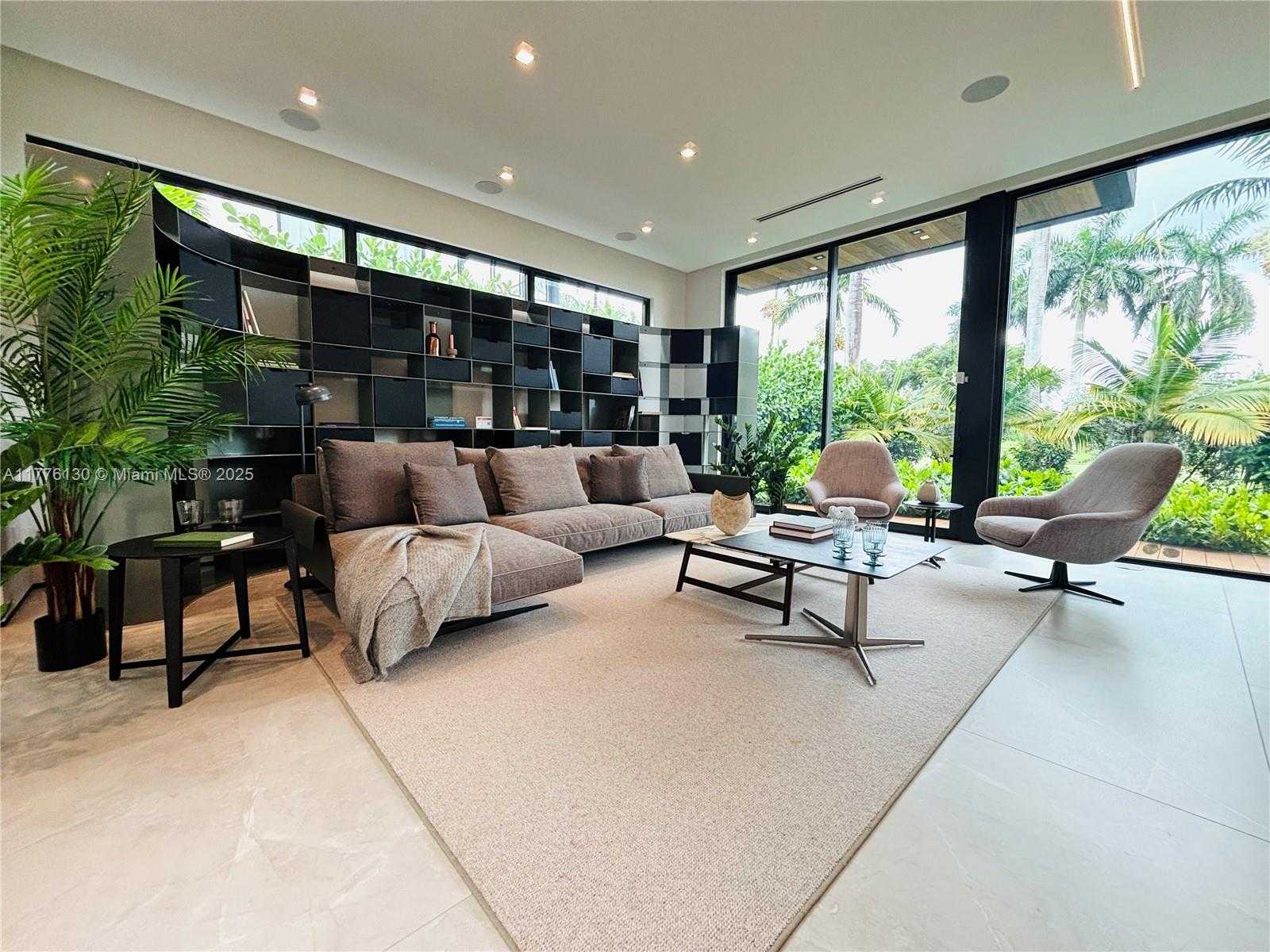 Small Image of 5825 ALTON RD, Miami Beach Number 7