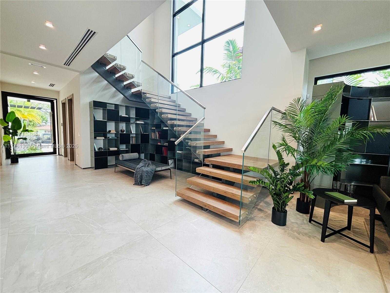 Small Image of 5825 ALTON RD, Miami Beach Number 8