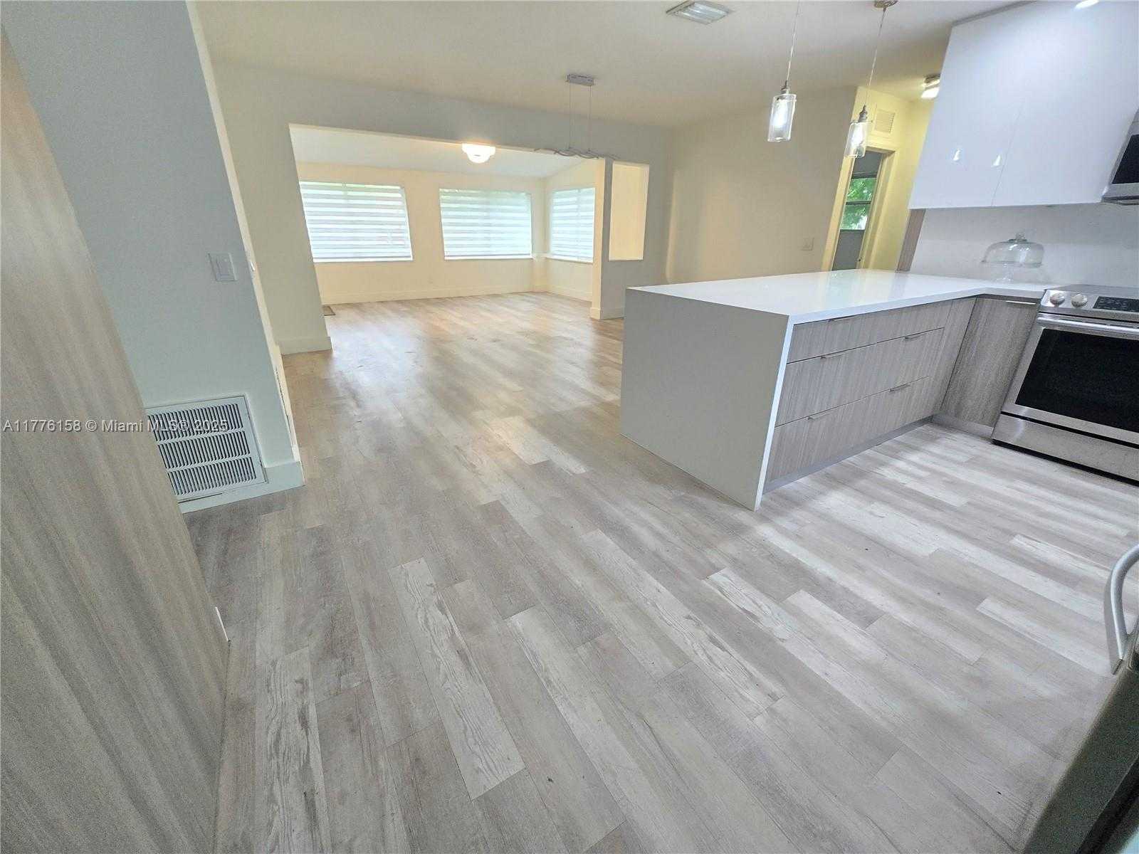 Small Image of 5101 SOUTH WEST 6TH CT, Margate Number 3