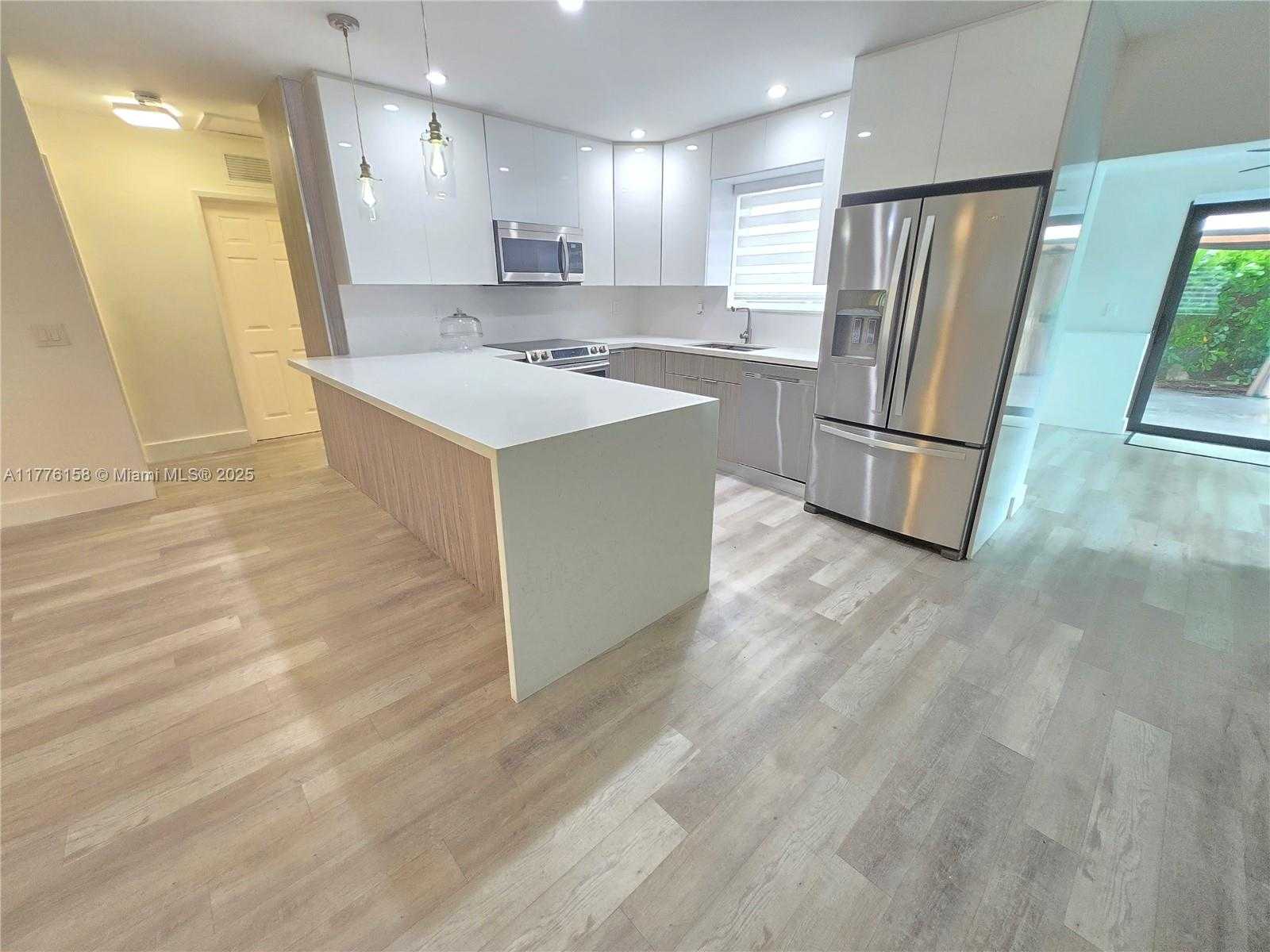 Small Image of 5101 SOUTH WEST 6TH CT, Margate Number 4