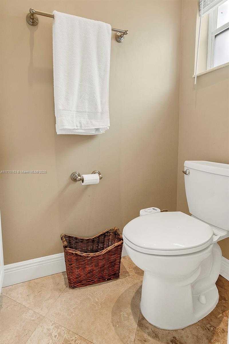 Small Image of 845 VISTA MEADOWS DR, Weston Number 32