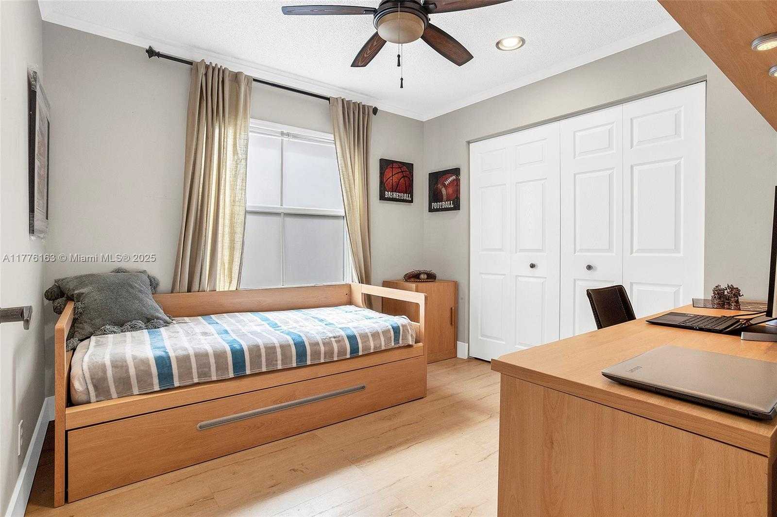 Small Image of 845 VISTA MEADOWS DR, Weston Number 33