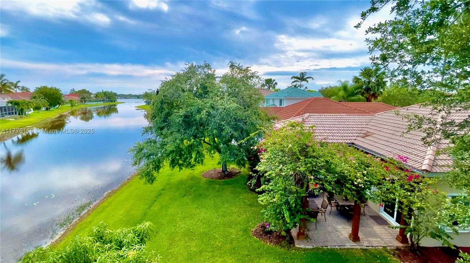 Small Image of 845 VISTA MEADOWS DR, Weston Number 44