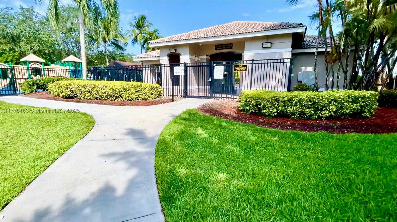 Small Image of 845 VISTA MEADOWS DR, Weston Number 54