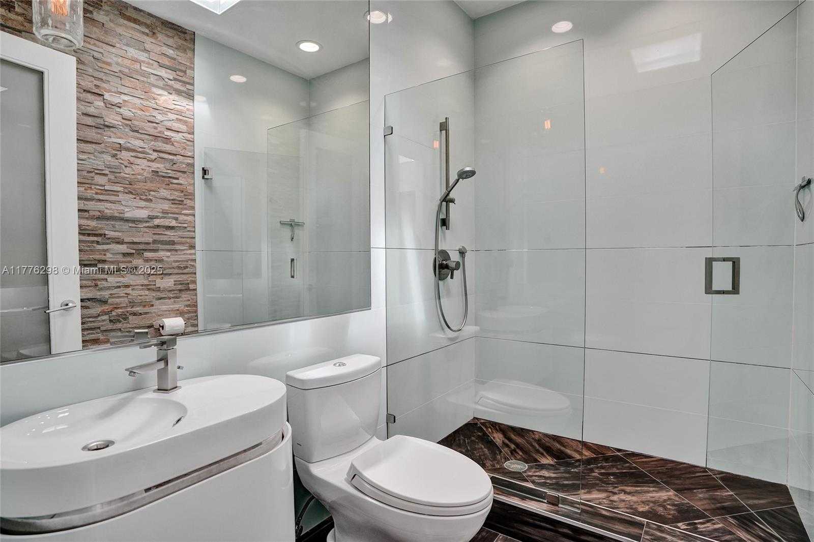 Small Image of 2340 AQUA VISTA BLVD, Fort Lauderdale Number 9