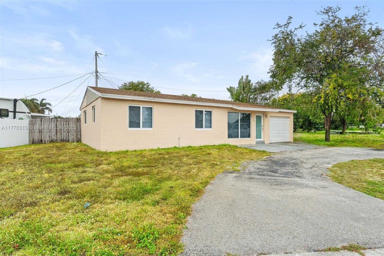 Small Image of 4814 SOUTH WEST 20TH ST, Fort Lauderdale Number 3