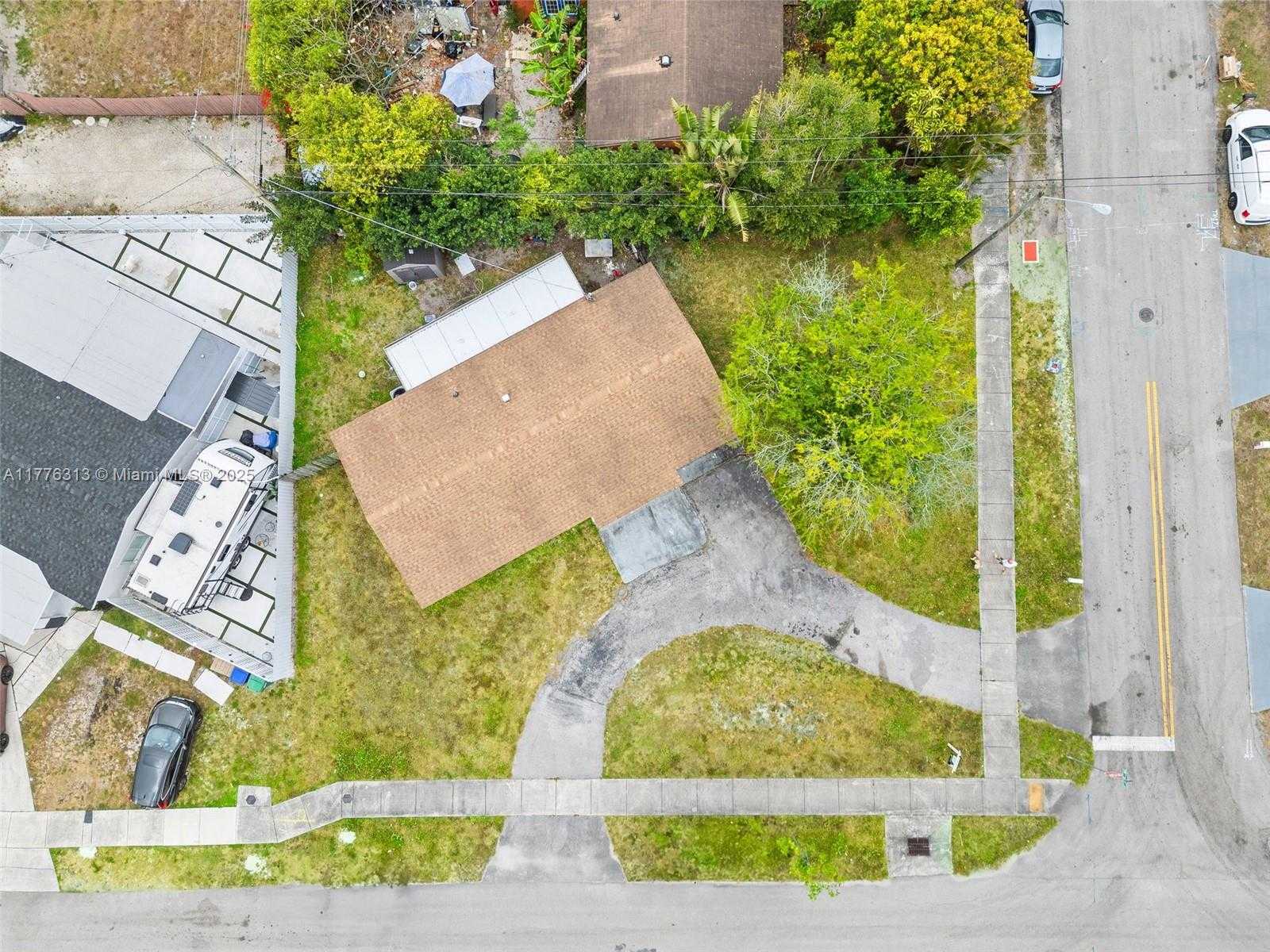 Small Image of 4814 SOUTH WEST 20TH ST, Fort Lauderdale Number 8