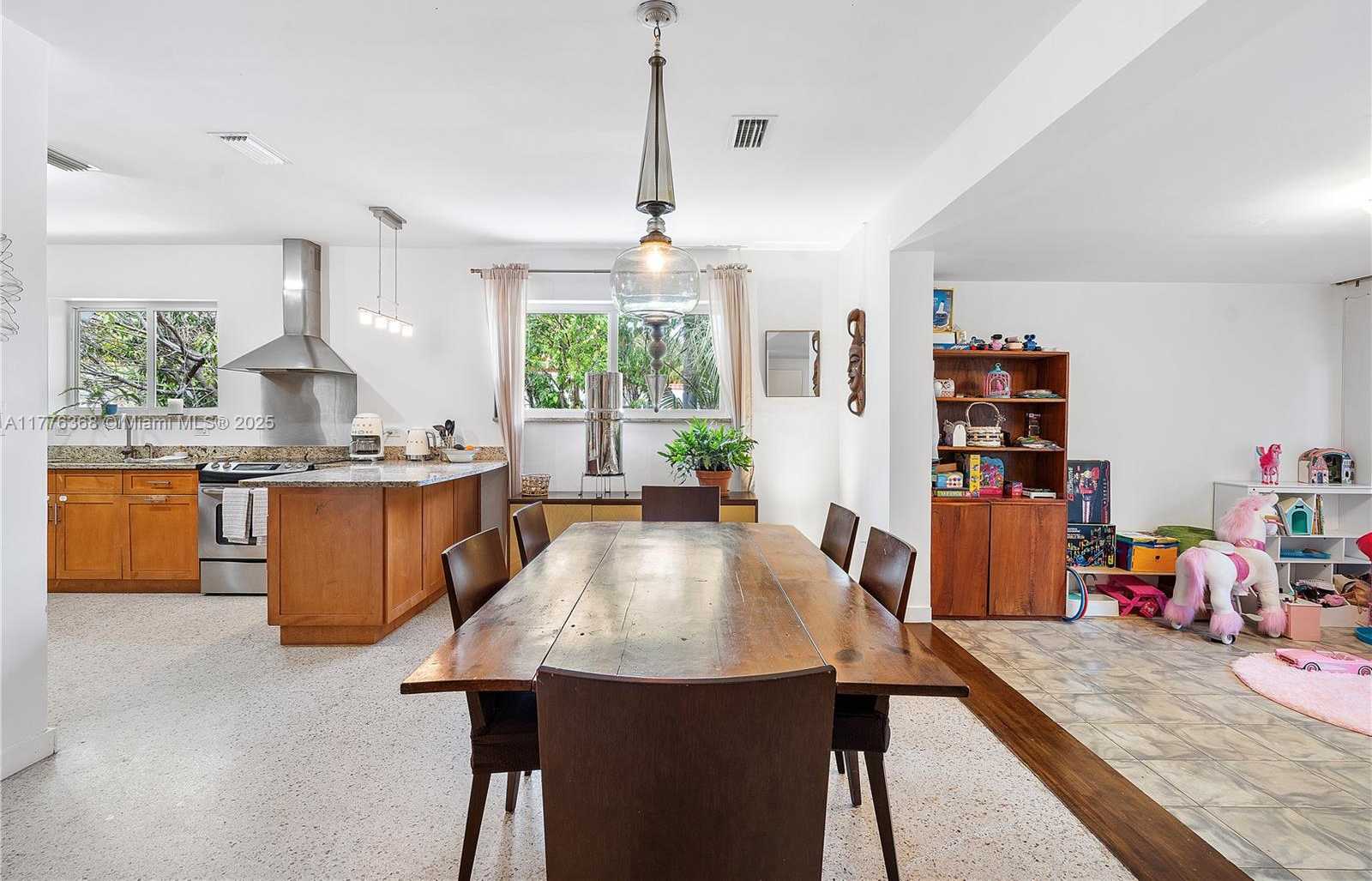 Small Image of 10619 NORTH EAST 10TH PL, Miami Shores Number 12
