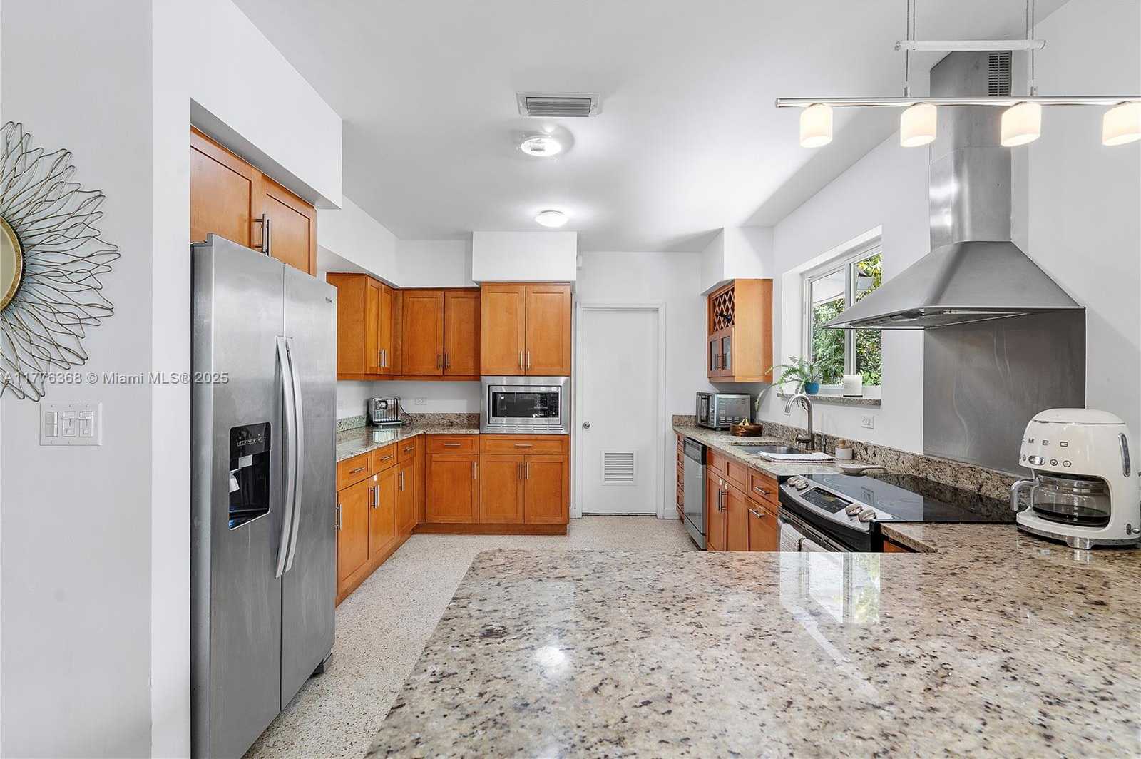 Small Image of 10619 NORTH EAST 10TH PL, Miami Shores Number 16