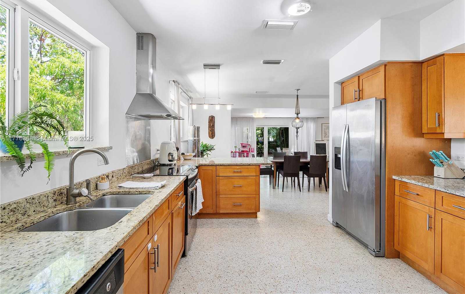 Small Image of 10619 NORTH EAST 10TH PL, Miami Shores Number 17