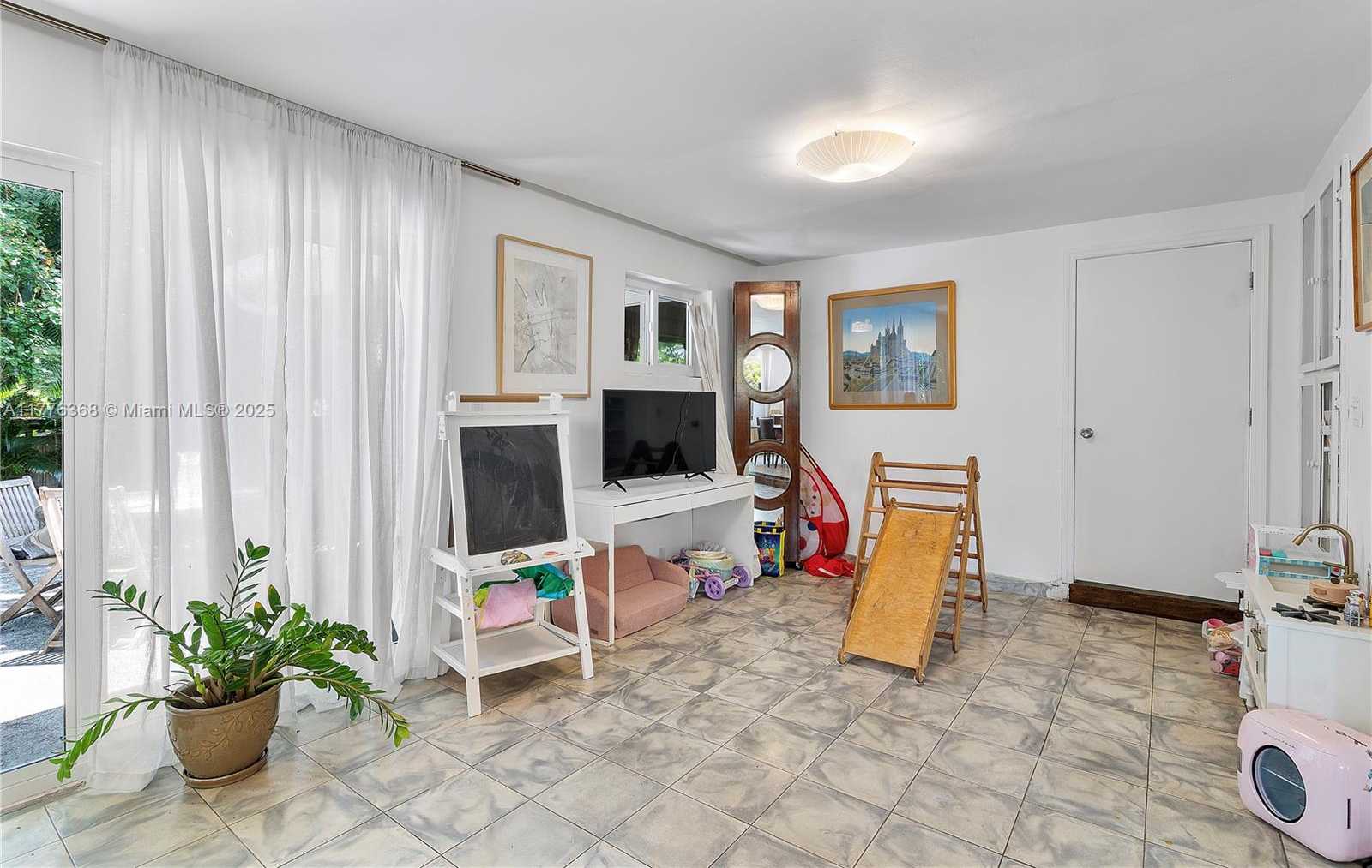 Small Image of 10619 NORTH EAST 10TH PL, Miami Shores Number 21