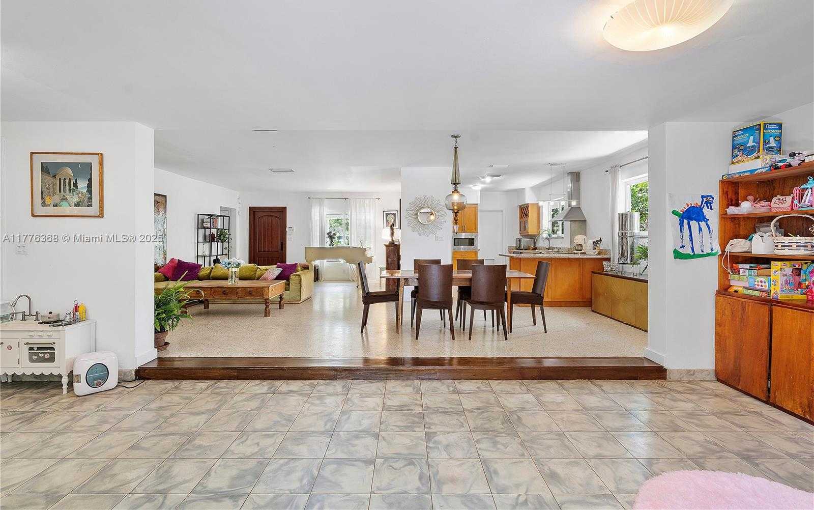 Small Image of 10619 NORTH EAST 10TH PL, Miami Shores Number 23