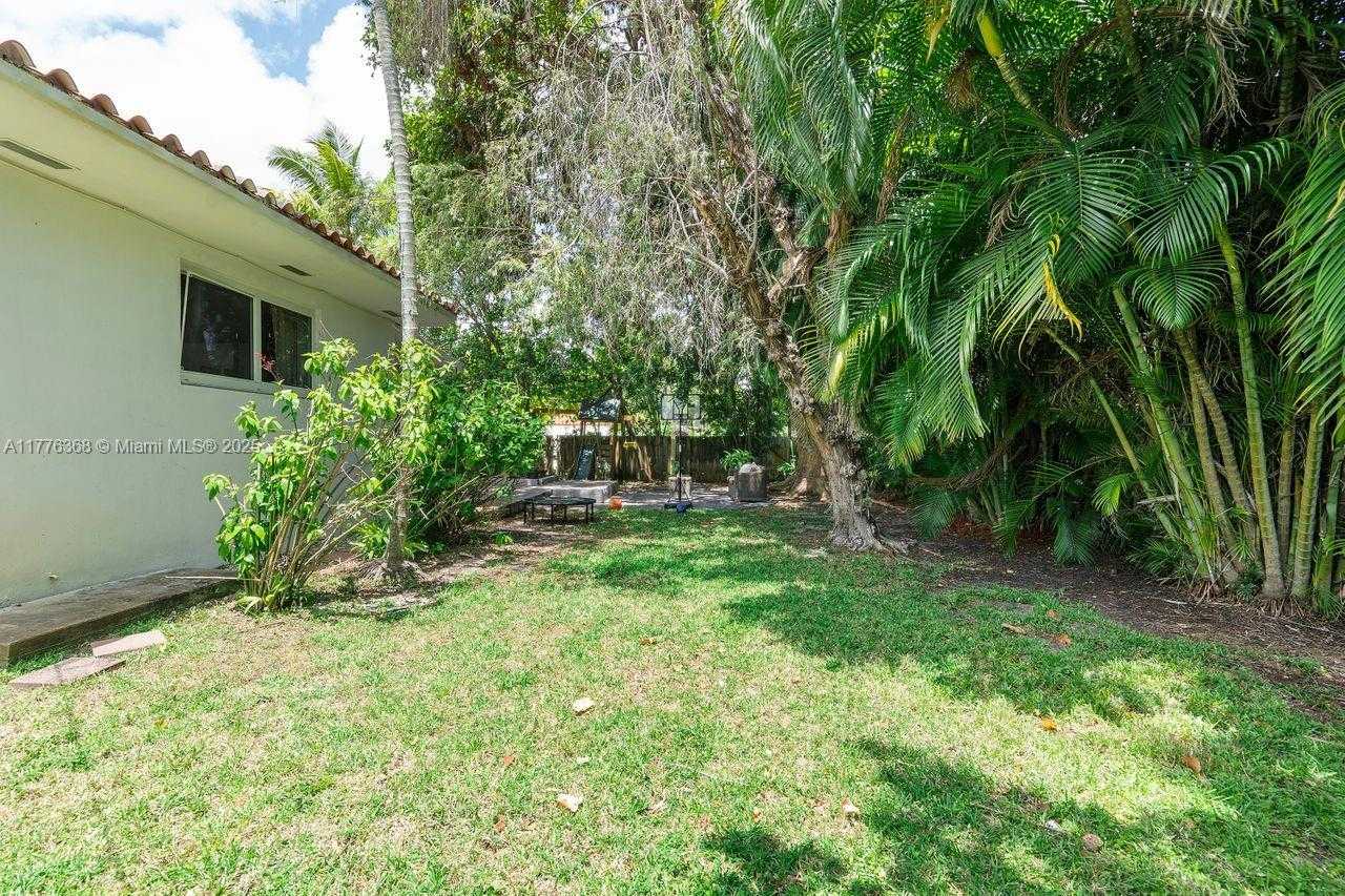 Small Image of 10619 NORTH EAST 10TH PL, Miami Shores Number 38