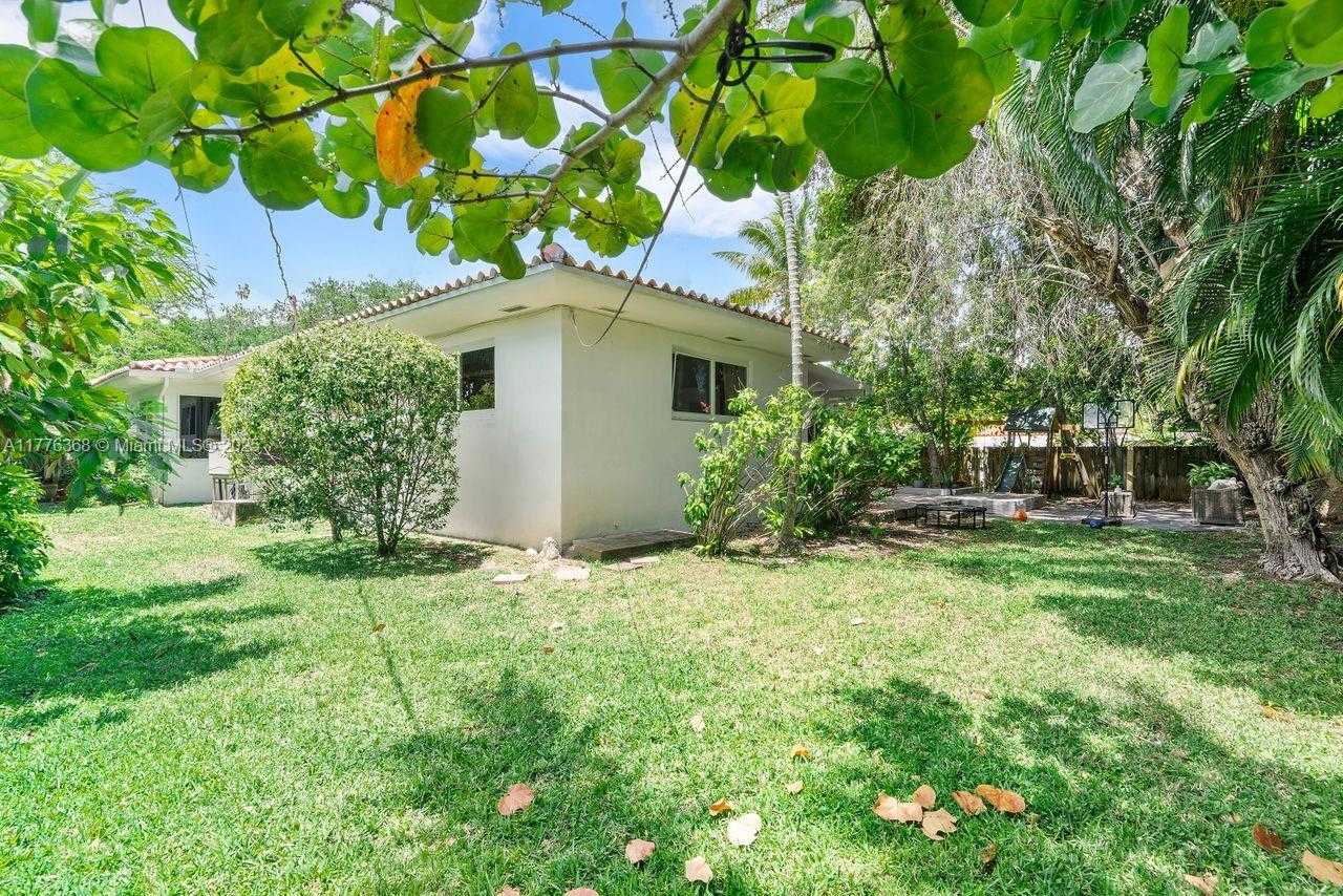 Small Image of 10619 NORTH EAST 10TH PL, Miami Shores Number 39