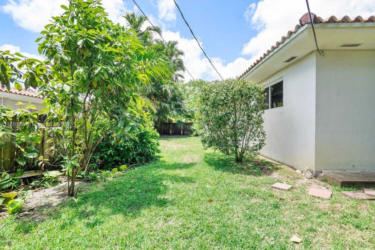 Small Image of 10619 NORTH EAST 10TH PL, Miami Shores Number 40