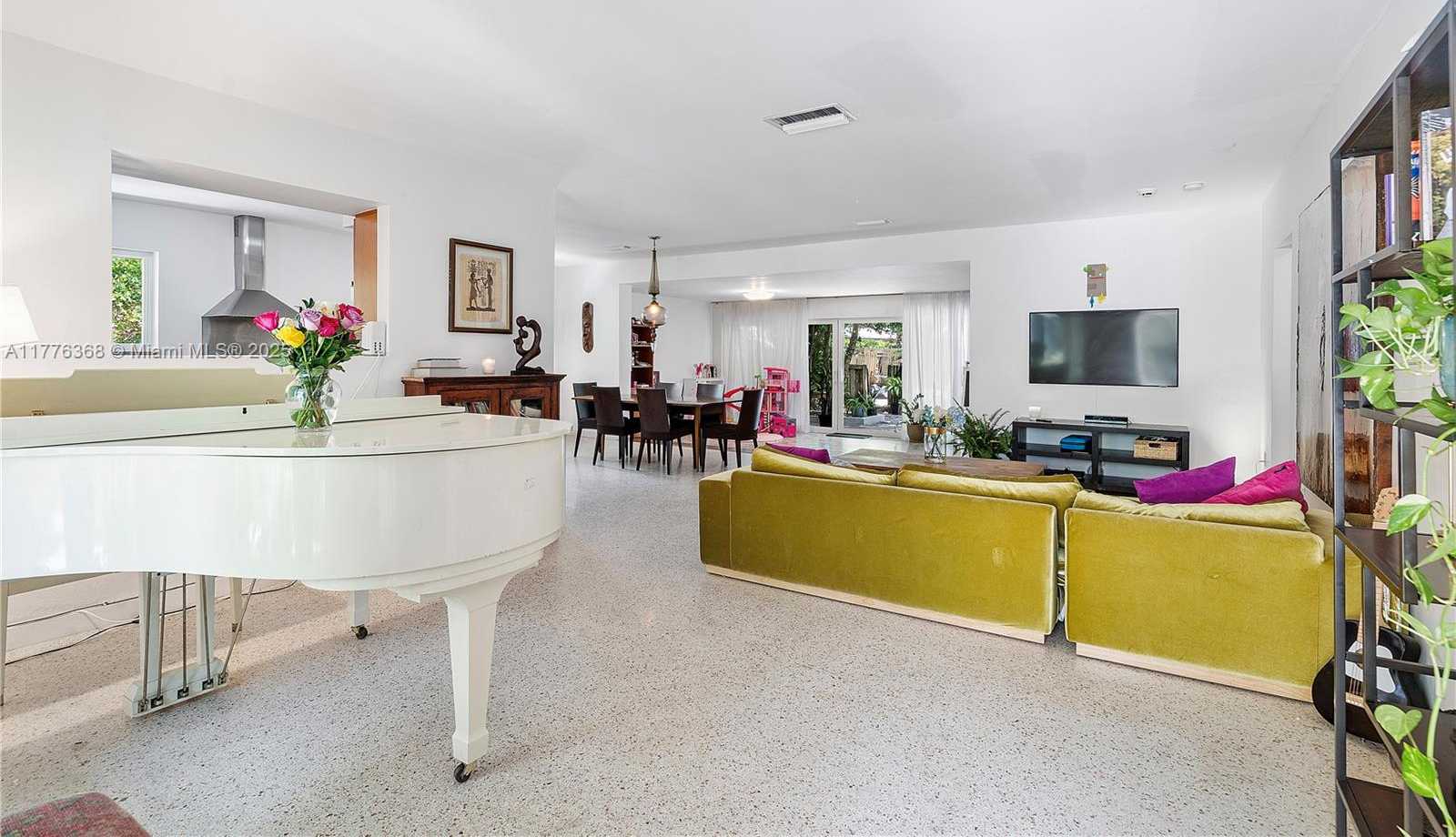 Small Image of 10619 NORTH EAST 10TH PL, Miami Shores Number 5