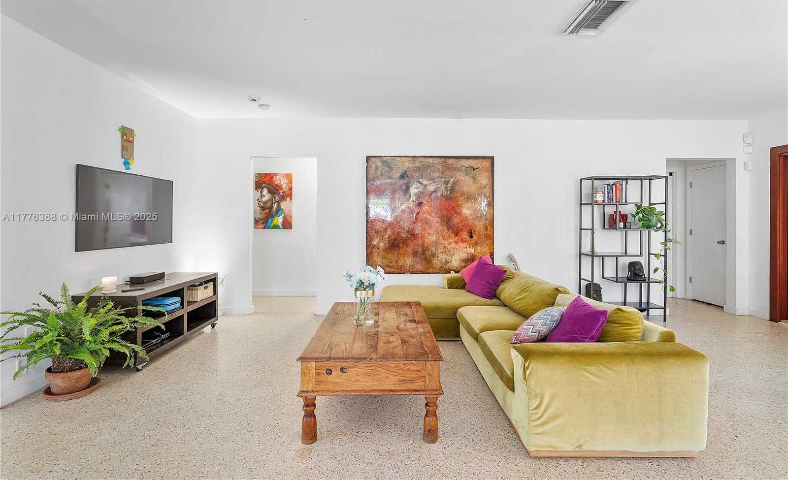 Small Image of 10619 NORTH EAST 10TH PL, Miami Shores Number 8