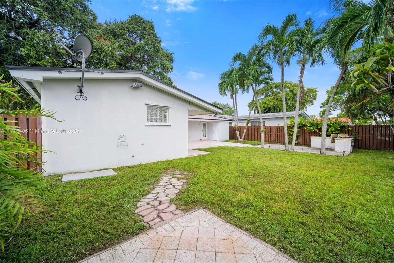 Small Image of 321 SOUTH WEST 11TH AVE, Hallandale Beach Number 22