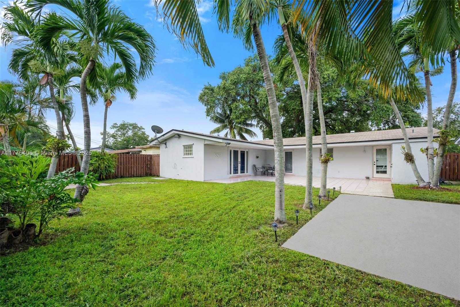 Small Image of 321 SOUTH WEST 11TH AVE, Hallandale Beach Number 23
