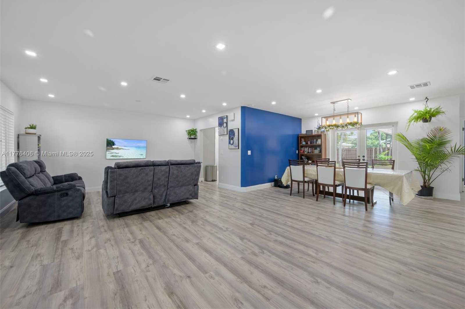 Small Image of 321 SOUTH WEST 11TH AVE, Hallandale Beach Number 3