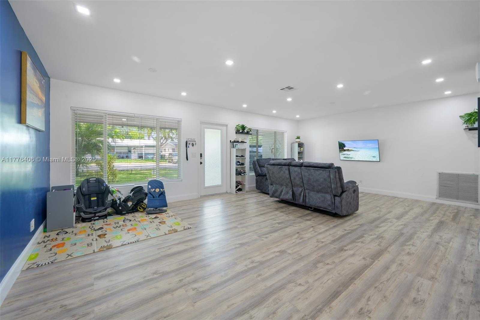 Small Image of 321 SOUTH WEST 11TH AVE, Hallandale Beach Number 4