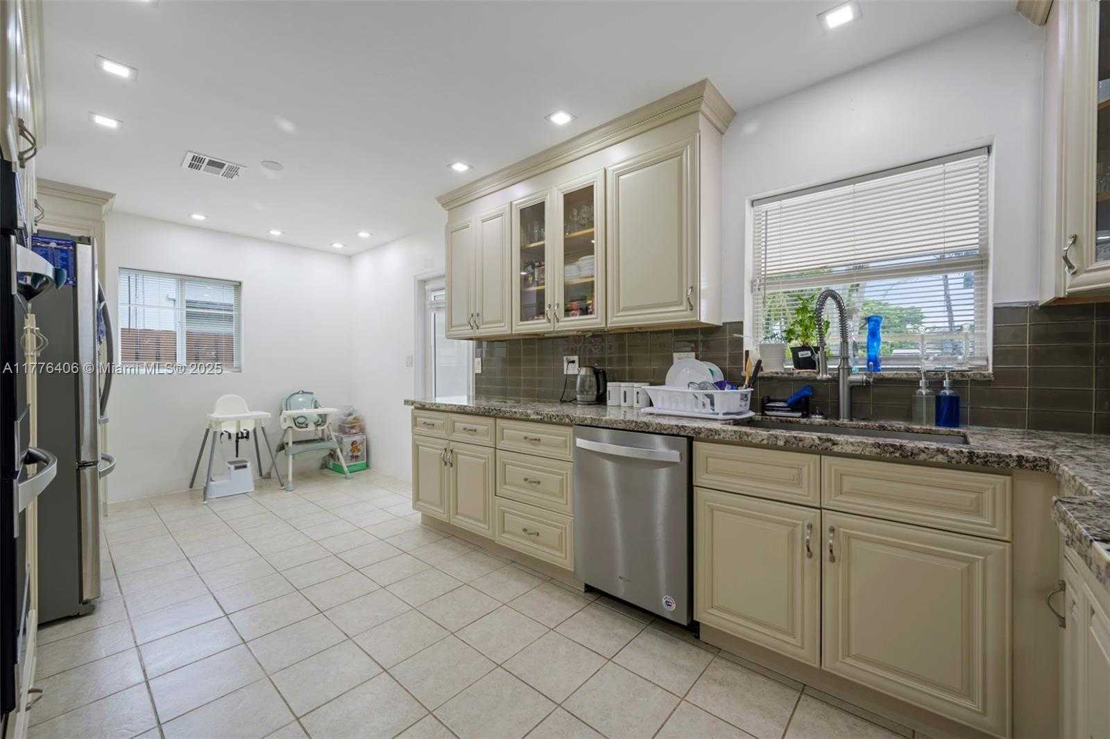 Small Image of 321 SOUTH WEST 11TH AVE, Hallandale Beach Number 9