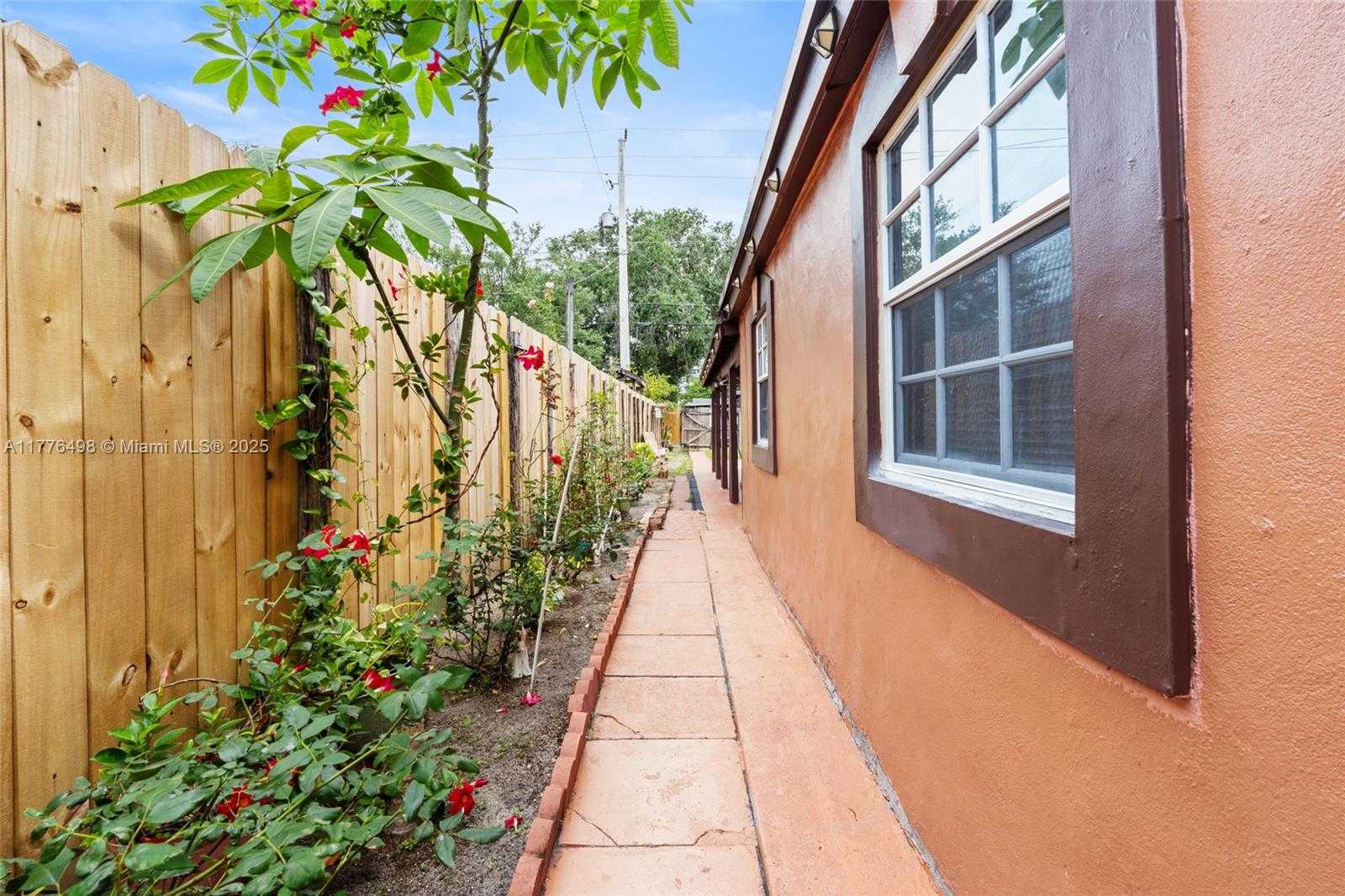Small Image of 1223 NORTH EAST 182ND ST, North Miami Beach Number 16