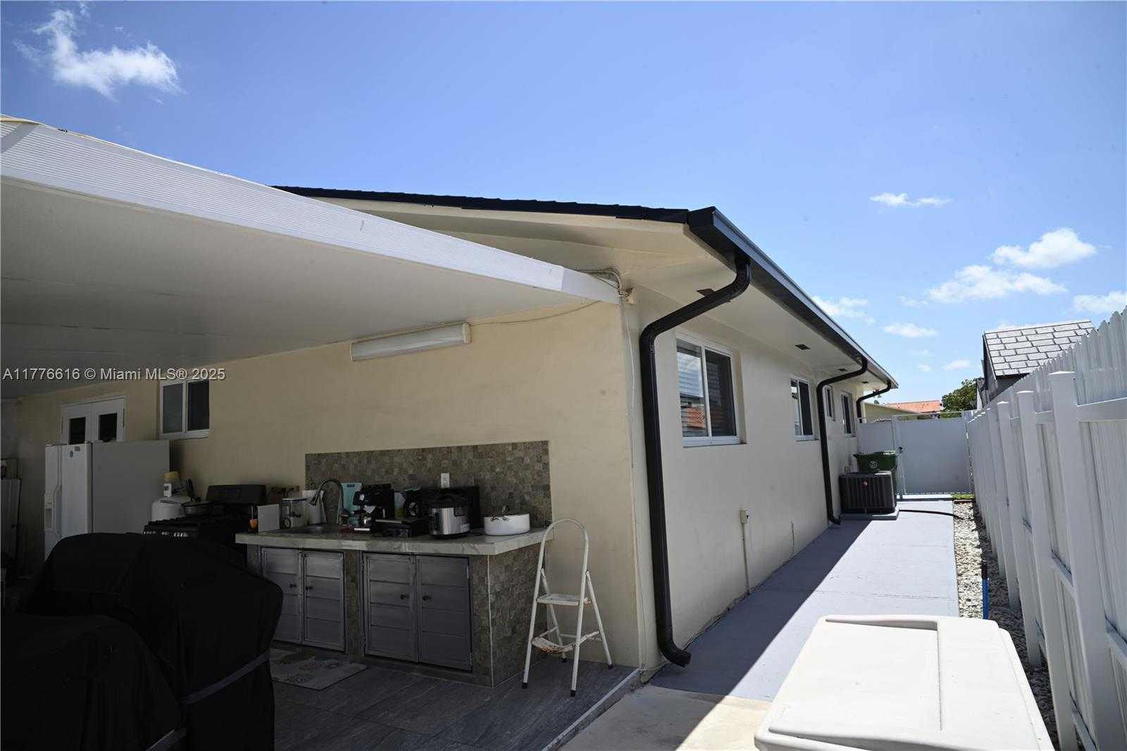 Small Image of 1417 WEST 40TH ST, Hialeah Number 14