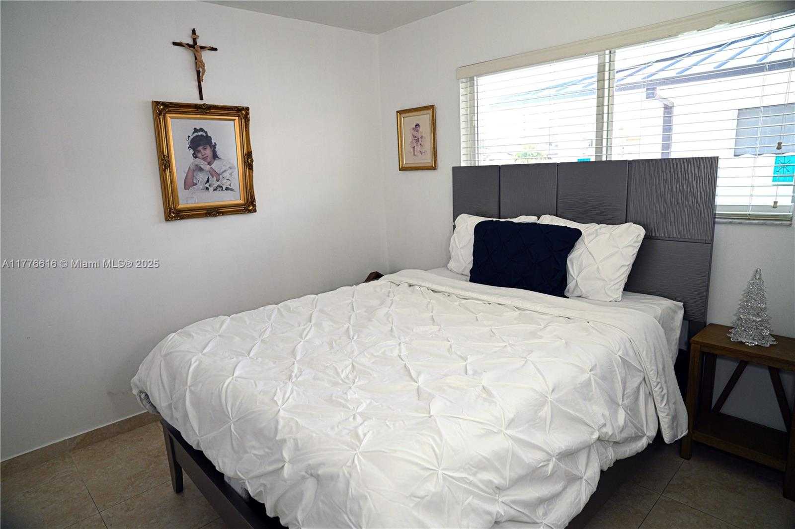 Small Image of 1417 WEST 40TH ST, Hialeah Number 5