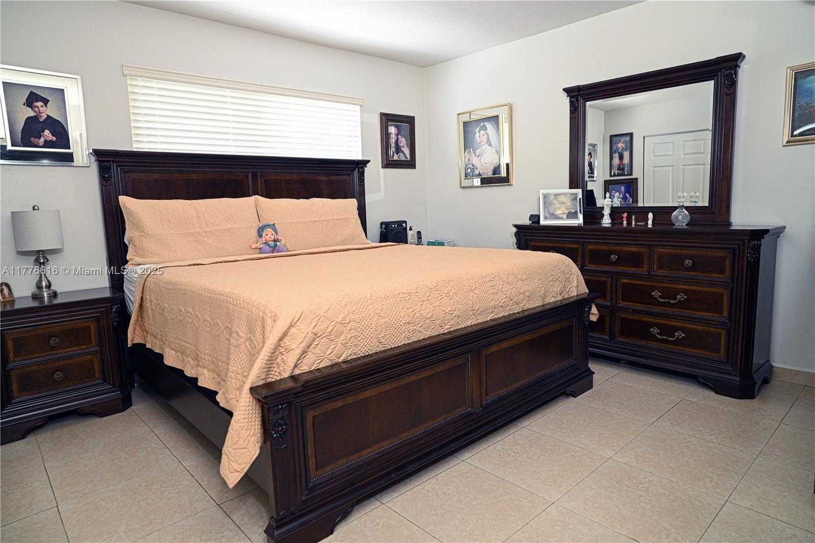 Small Image of 1417 WEST 40TH ST, Hialeah Number 8