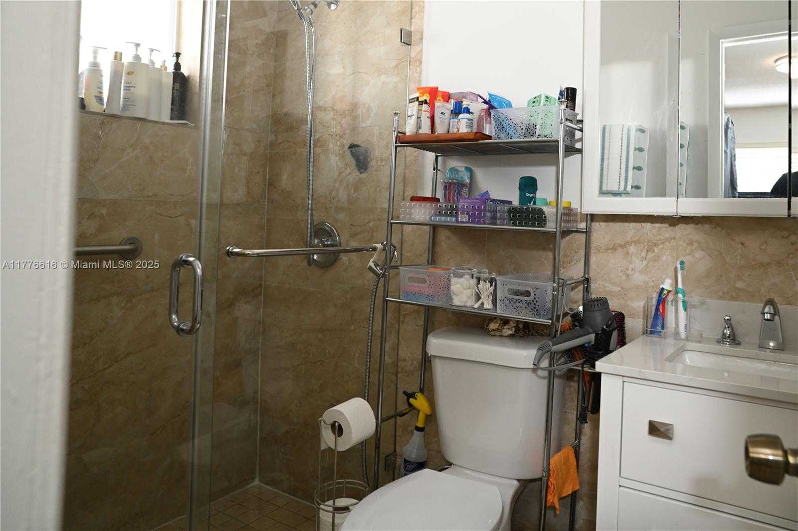 Small Image of 1417 WEST 40TH ST, Hialeah Number 9