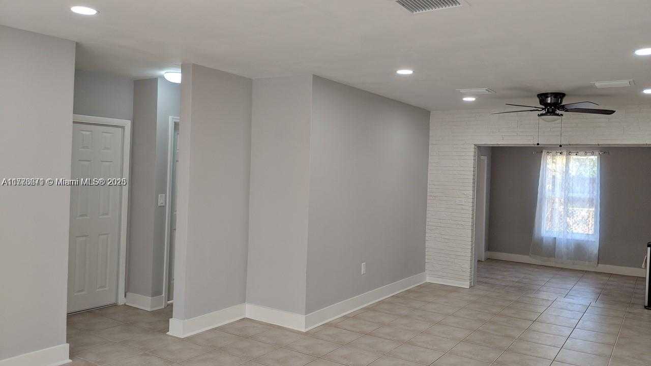 Small Image of 6461 EVANS ST, Hollywood Number 11
