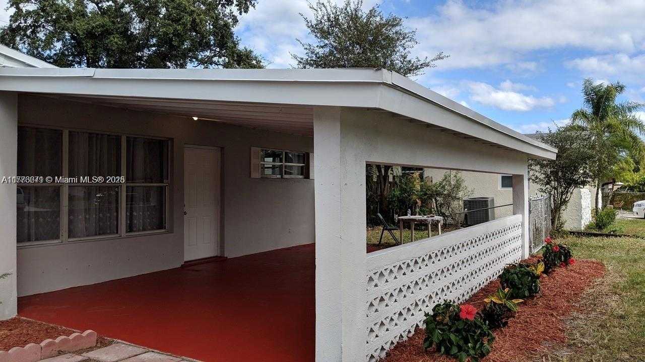 Small Image of 6461 EVANS ST, Hollywood Number 3