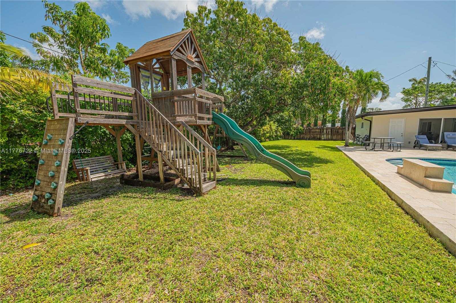 Small Image of 1901 NORTH EAST 186TH DR, North Miami Beach Number 10
