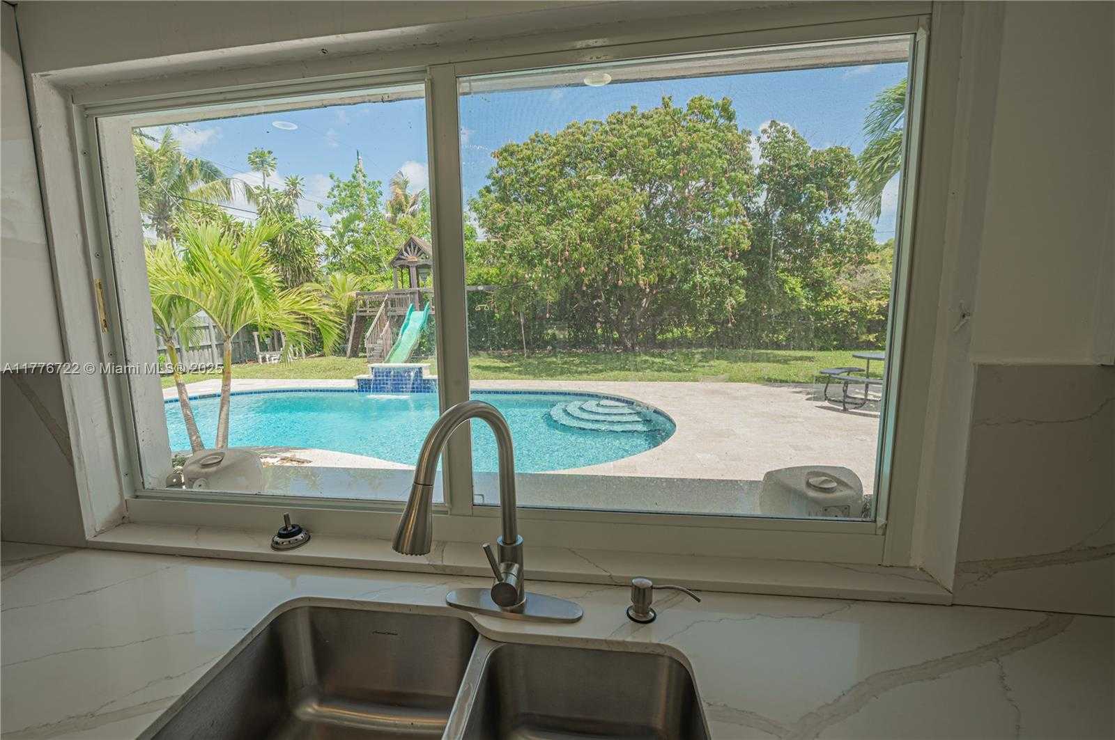 Small Image of 1901 NORTH EAST 186TH DR, North Miami Beach Number 16