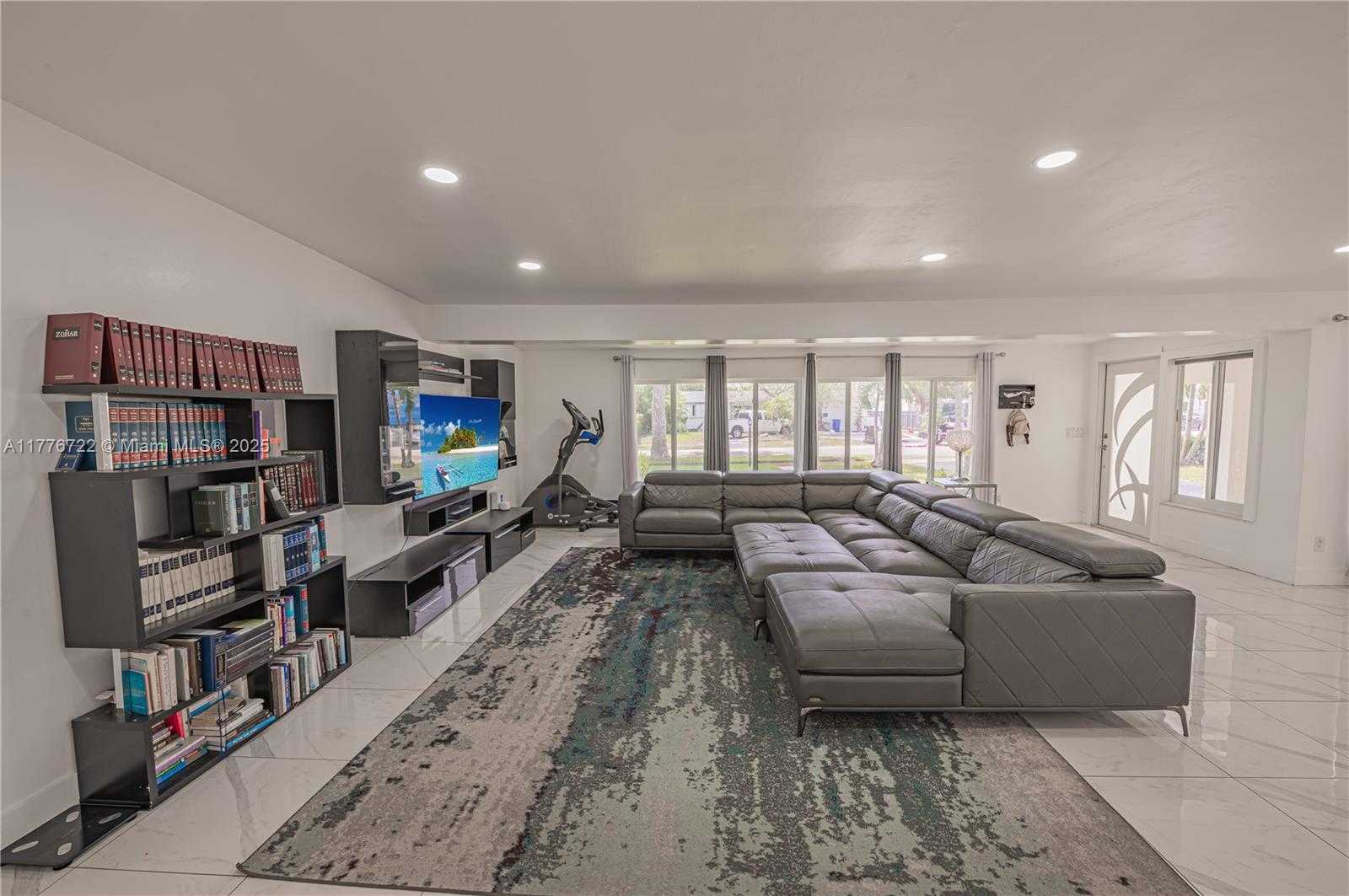 Small Image of 1901 NORTH EAST 186TH DR, North Miami Beach Number 19