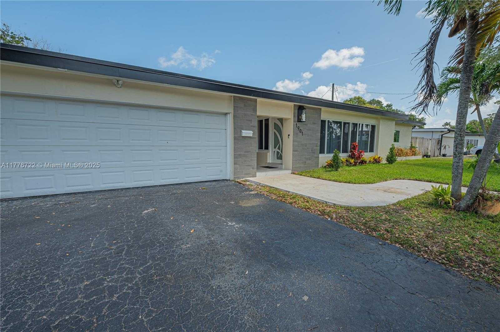 Small Image of 1901 NORTH EAST 186TH DR, North Miami Beach Number 3