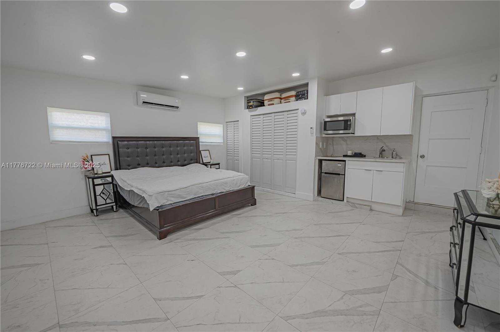 Small Image of 1901 NORTH EAST 186TH DR, North Miami Beach Number 33