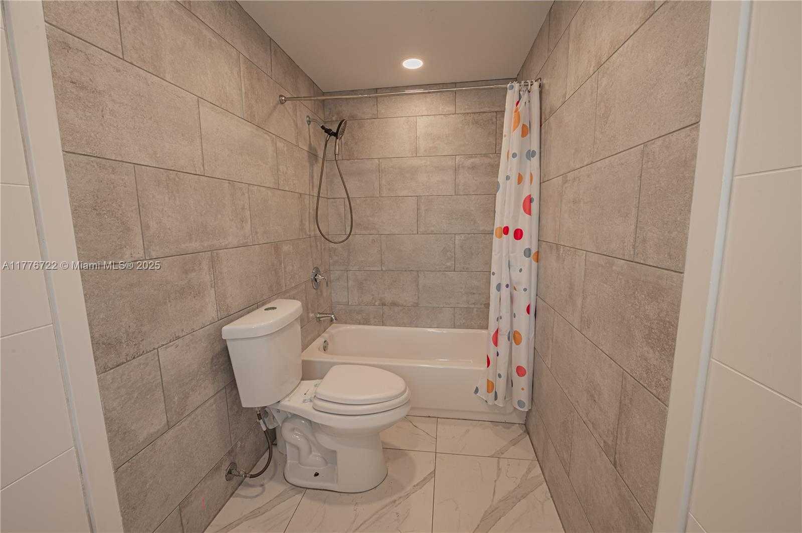 Small Image of 1901 NORTH EAST 186TH DR, North Miami Beach Number 36