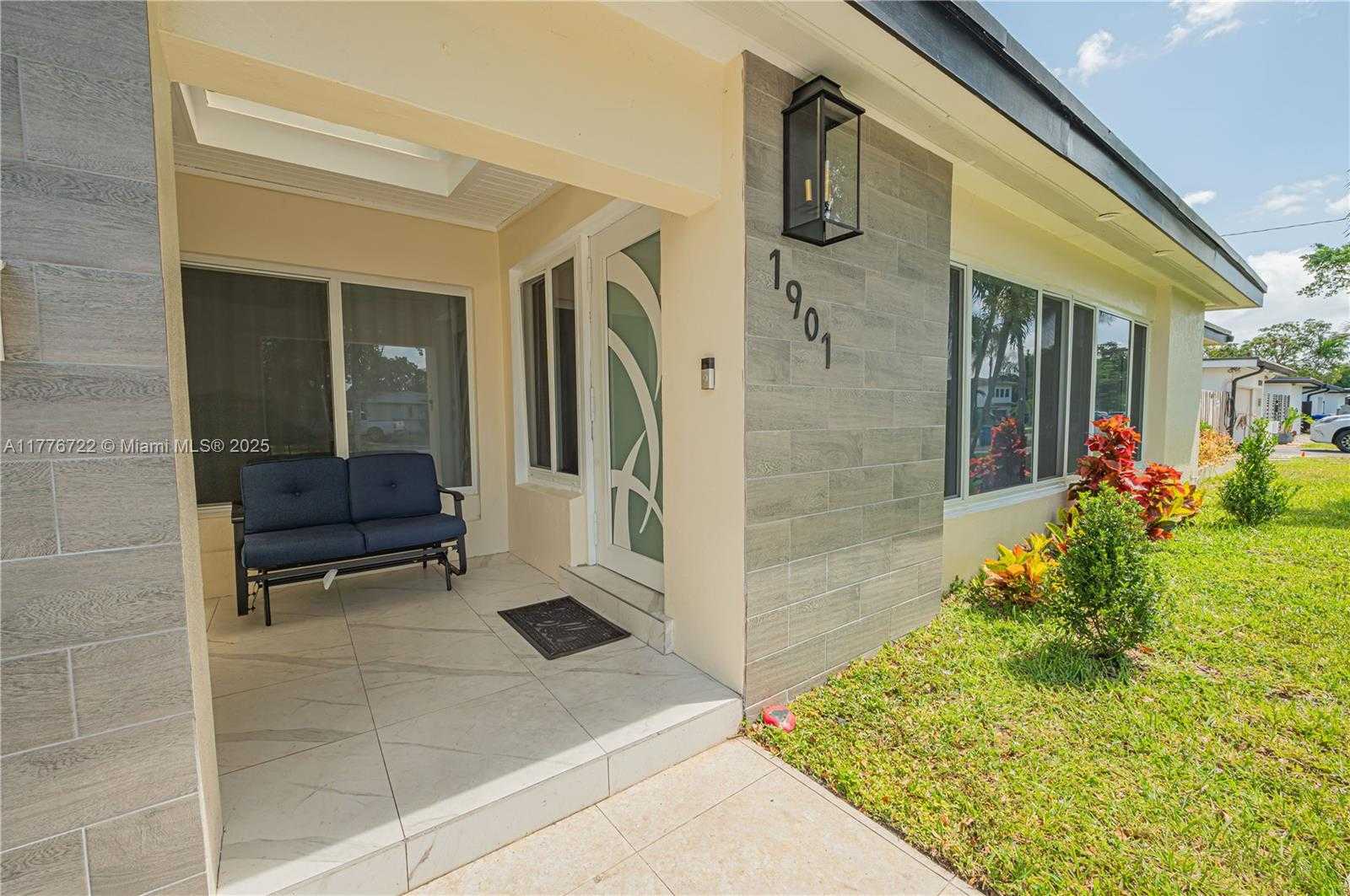 Small Image of 1901 NORTH EAST 186TH DR, North Miami Beach Number 4