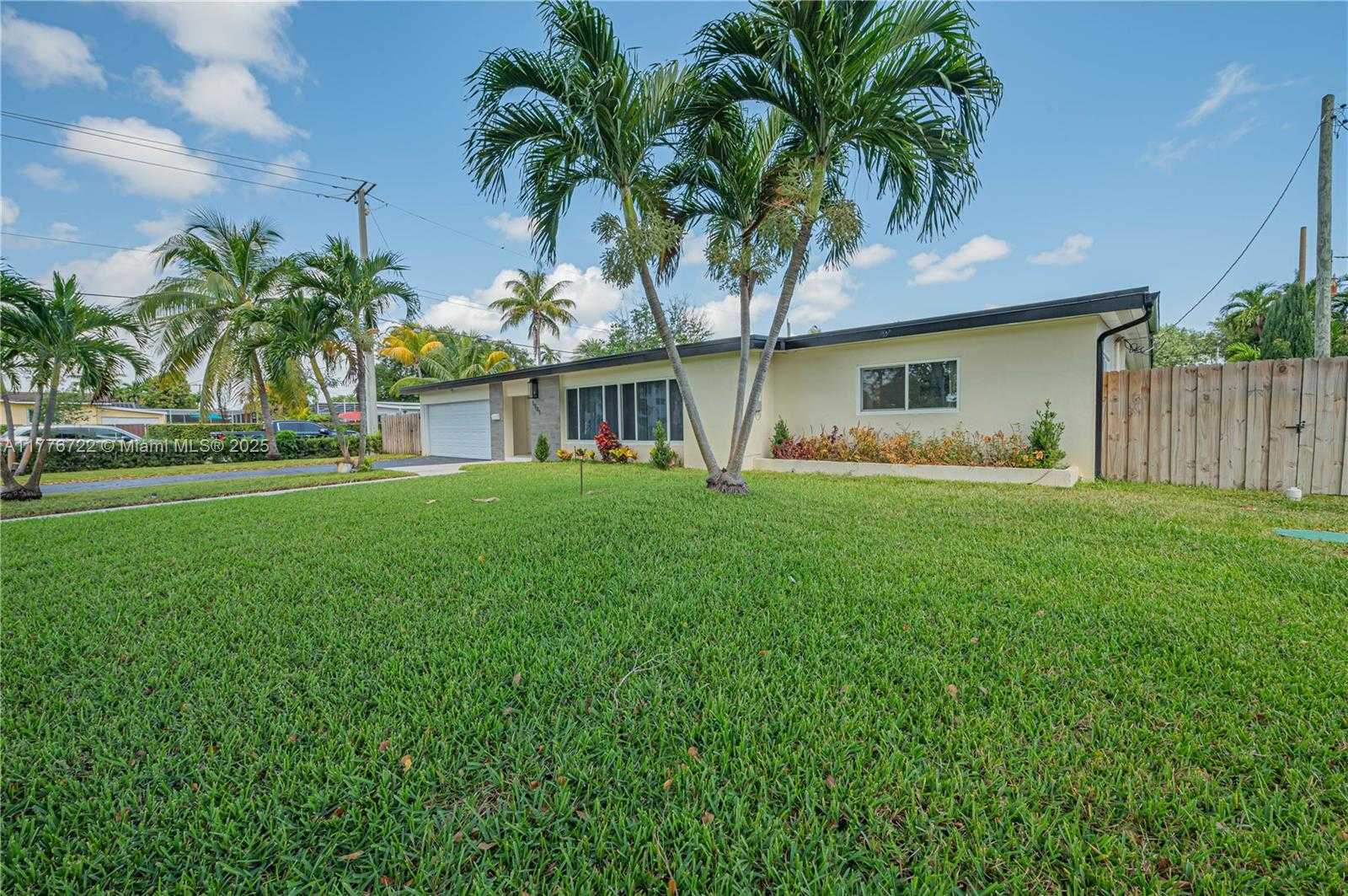 Small Image of 1901 NORTH EAST 186TH DR, North Miami Beach Number 5