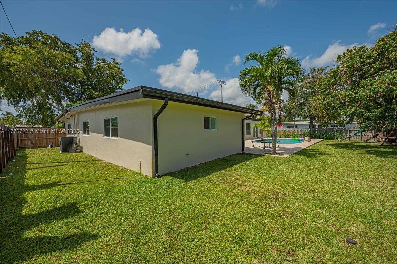 Small Image of 1901 NORTH EAST 186TH DR, North Miami Beach Number 9