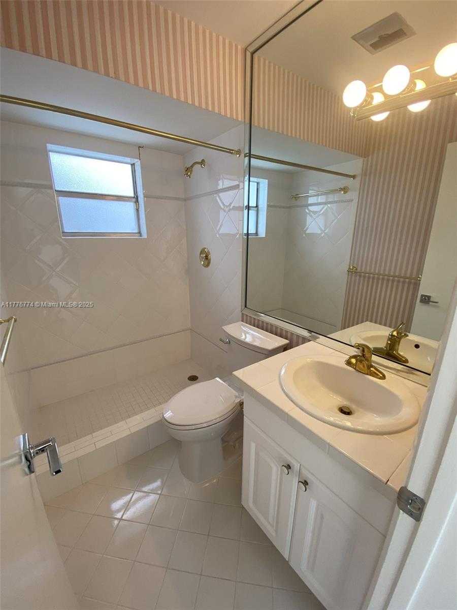Small Image of 1601 NORTH 29TH AVE, Hollywood Number 17