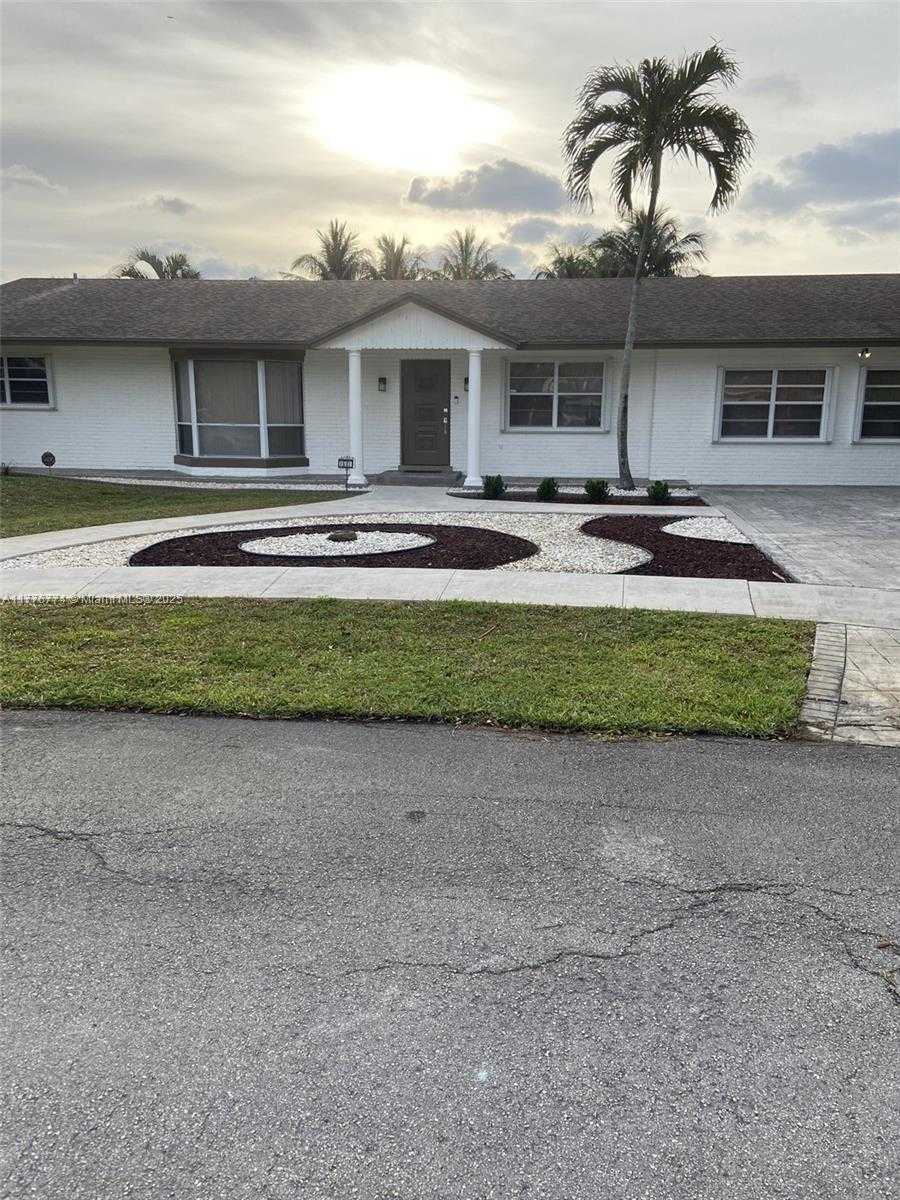 Small Image of 1601 NORTH 29TH AVE, Hollywood Number 2