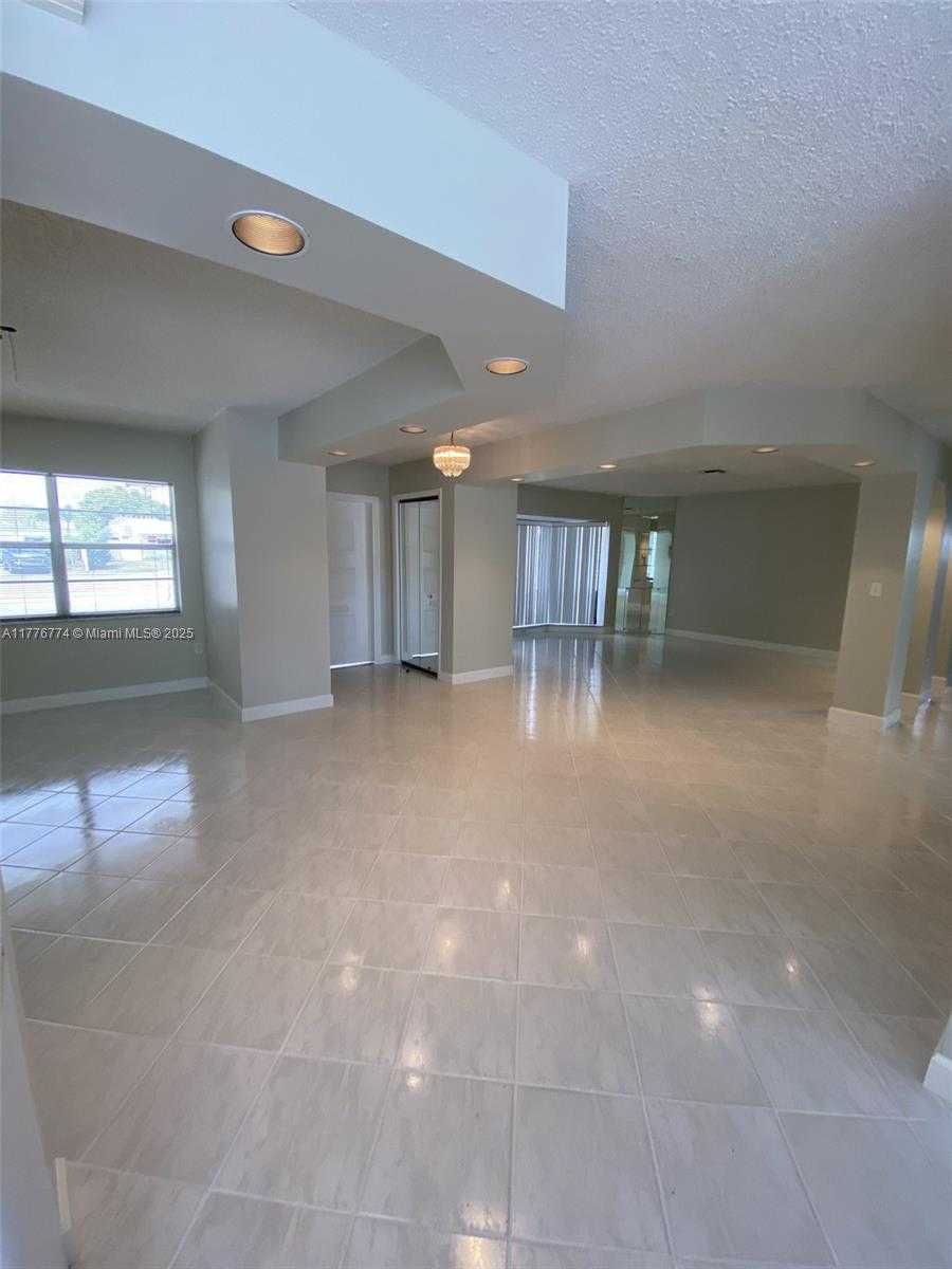Small Image of 1601 NORTH 29TH AVE, Hollywood Number 4